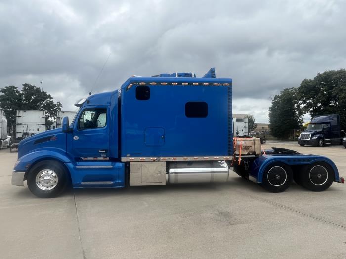 2023 Peterbilt 579-2