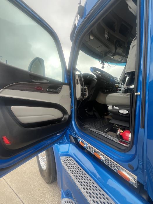 2023 Peterbilt 579-10