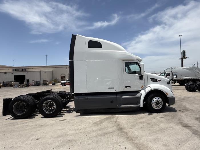 2021 Peterbilt 579-4