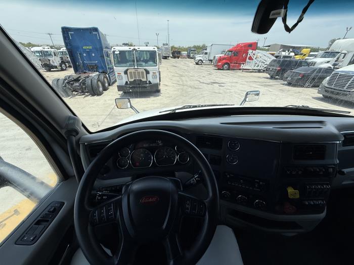 2021 Peterbilt 579-14