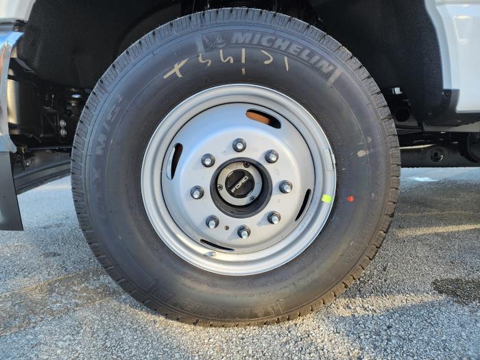 2025 Ford F-350-8