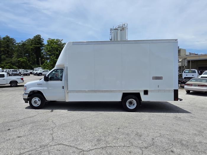 2026 Ford E-450-8