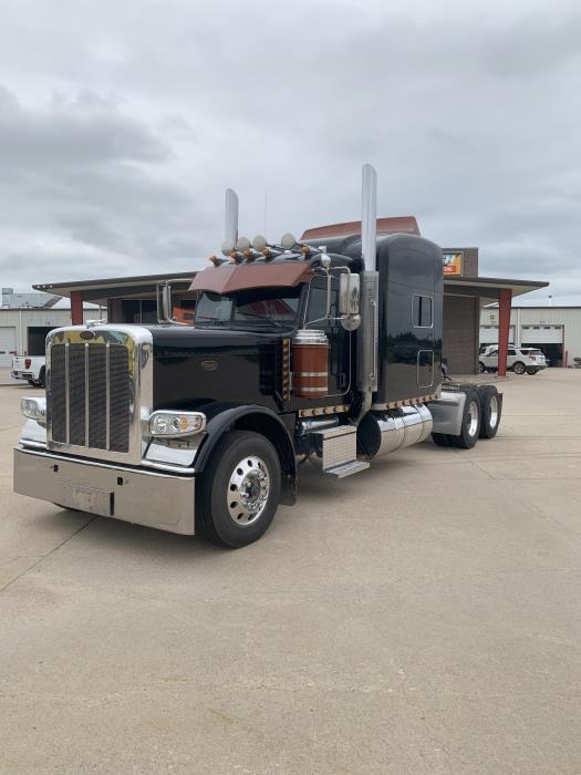 2022 Peterbilt 389-1