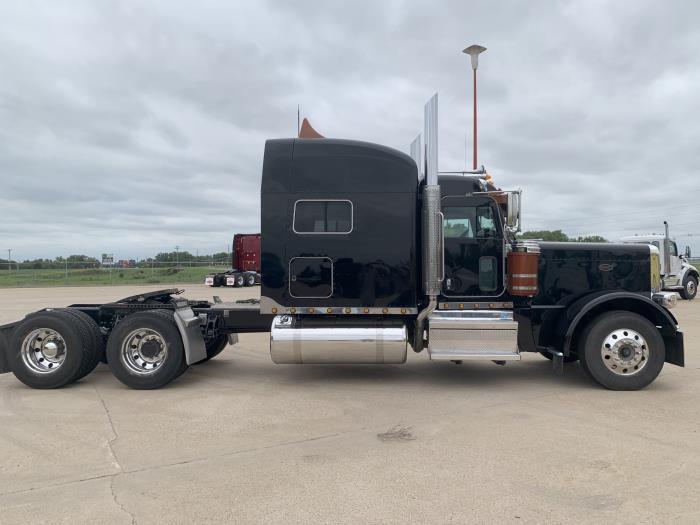 2022 Peterbilt 389-3