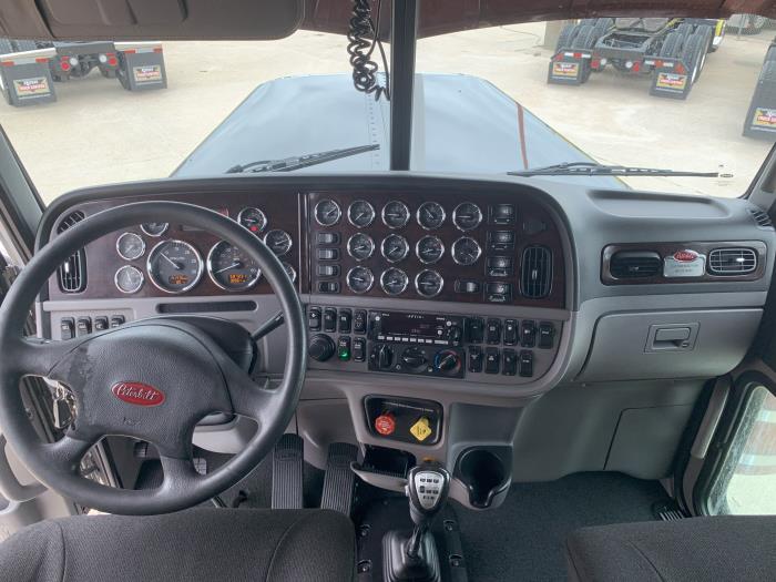 2022 Peterbilt 389-6