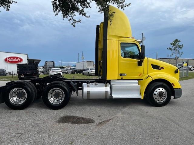 2021 Peterbilt 579-8