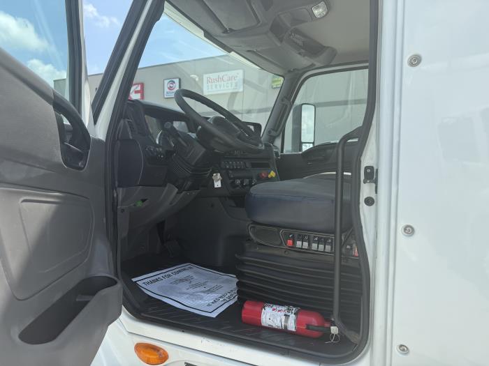 2018 International LT625-8