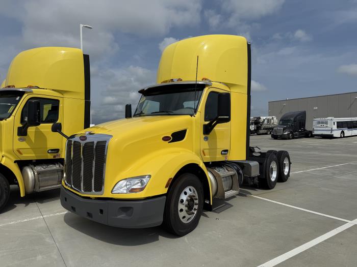 2021 Peterbilt 579 photo 2