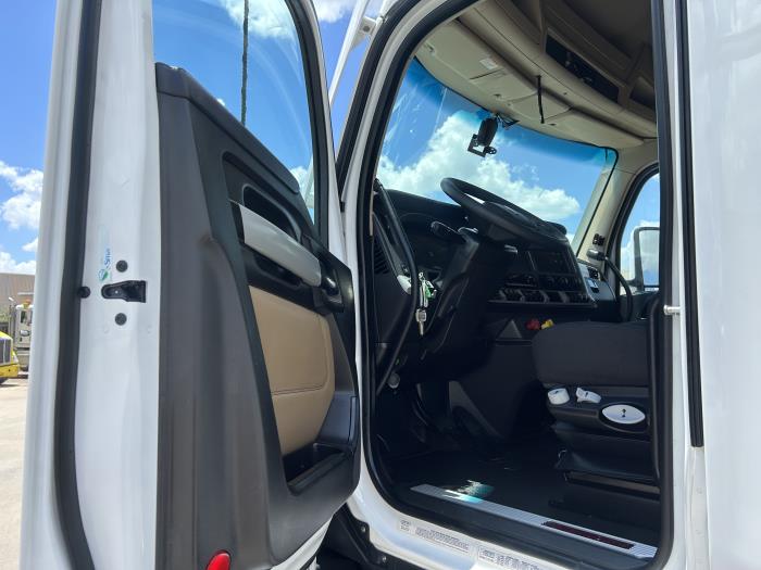 2023 Kenworth T680-23
