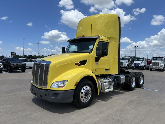 2021 Peterbilt 579 photo 2