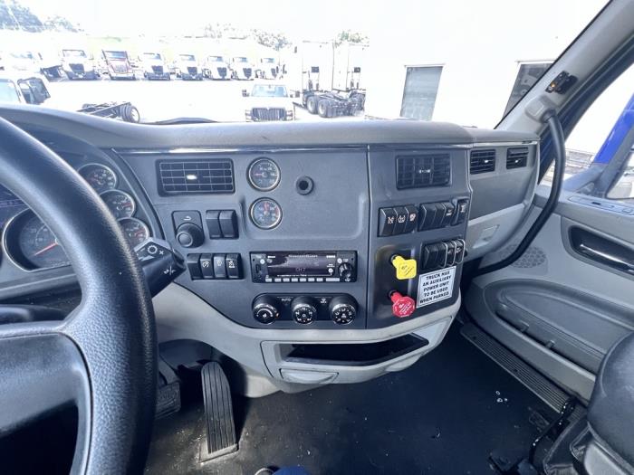 2022 Peterbilt 579-8