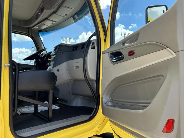 2021 Peterbilt 579-22