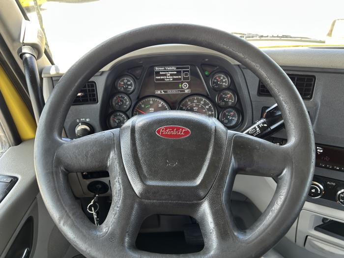2021 Peterbilt 579-30