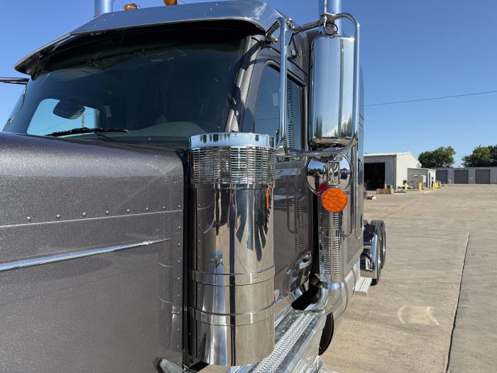 2026 Peterbilt 589-14