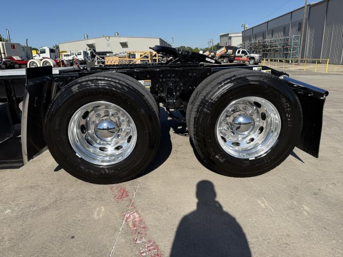 2026 Peterbilt 589-18