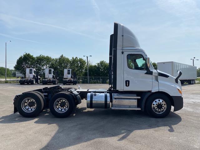2020 Freightliner Cascadia-8