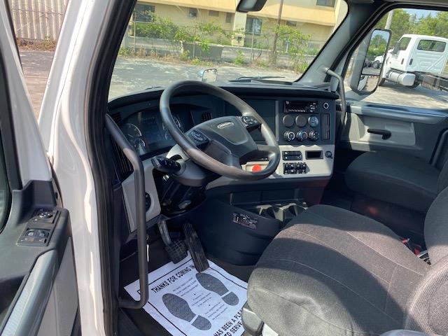 2020 Freightliner Cascadia-15