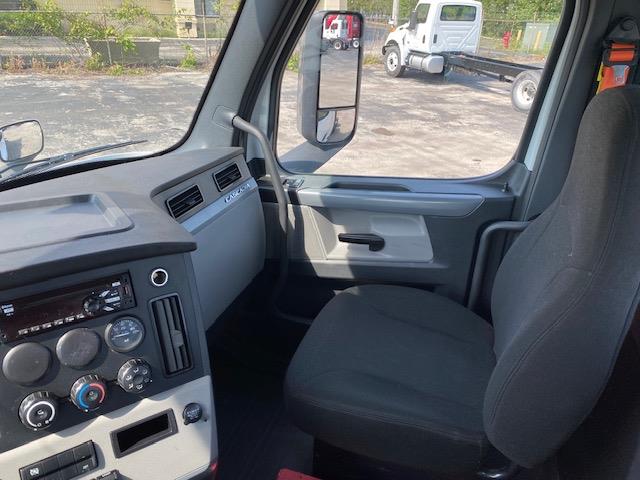 2020 Freightliner Cascadia-20