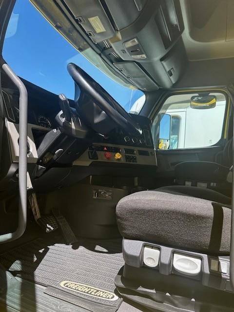 2021 Freightliner Cascadia-4