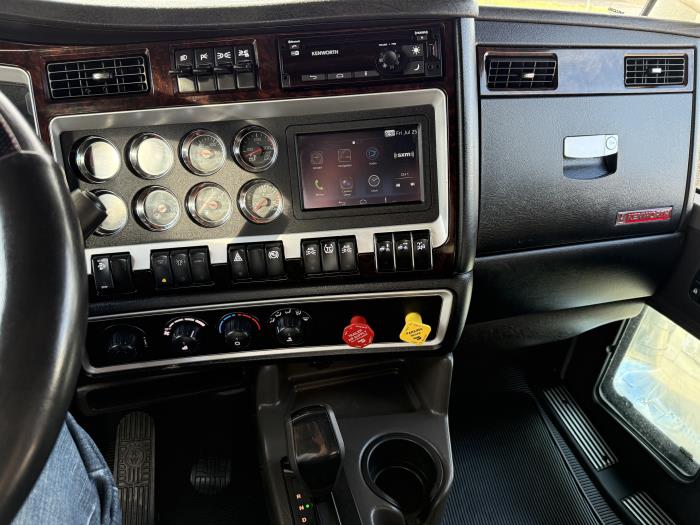 2023 Kenworth W900-6