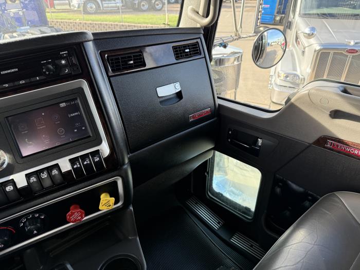 2023 Kenworth W900-8