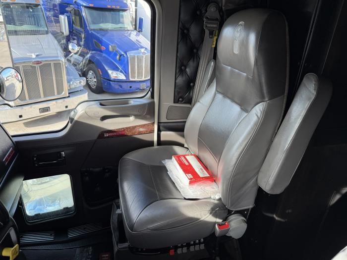 2023 Kenworth W900-10