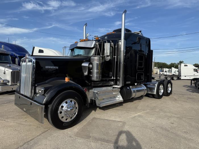 2023 Kenworth W900-1