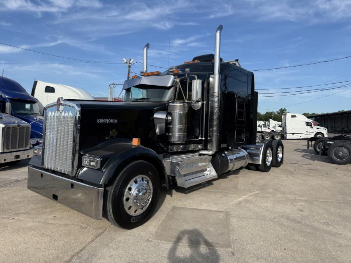 2023 Kenworth W900-28
