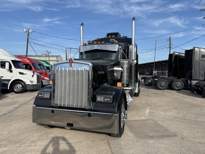 2023 Kenworth W900-30