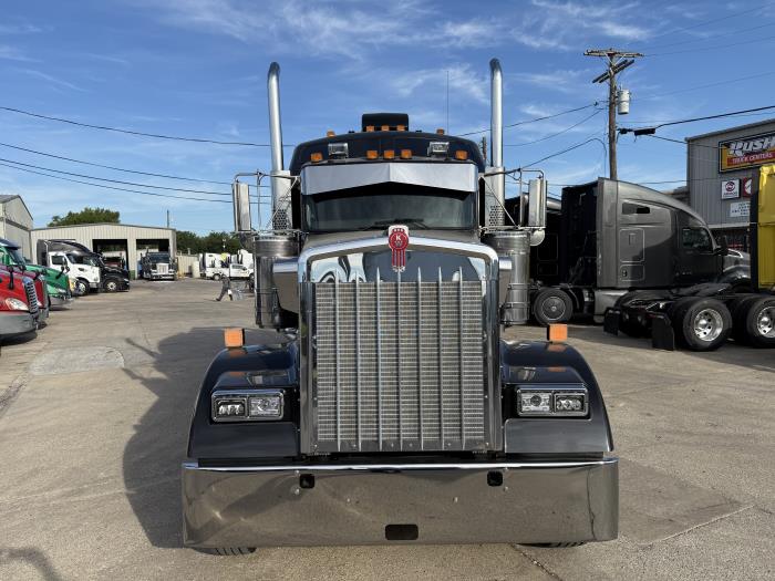 2023 Kenworth W900-32