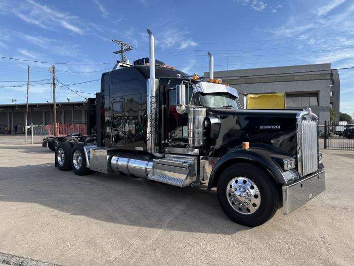2023 Kenworth W900-36