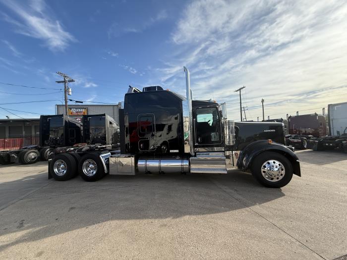 2023 Kenworth W900-37