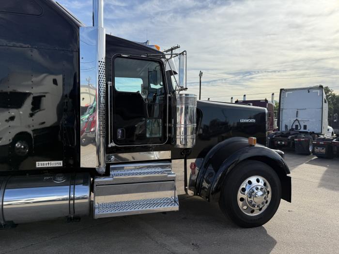 2023 Kenworth W900-38