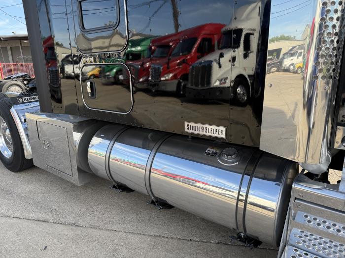 2023 Kenworth W900-39