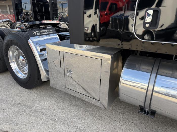 2023 Kenworth W900-40