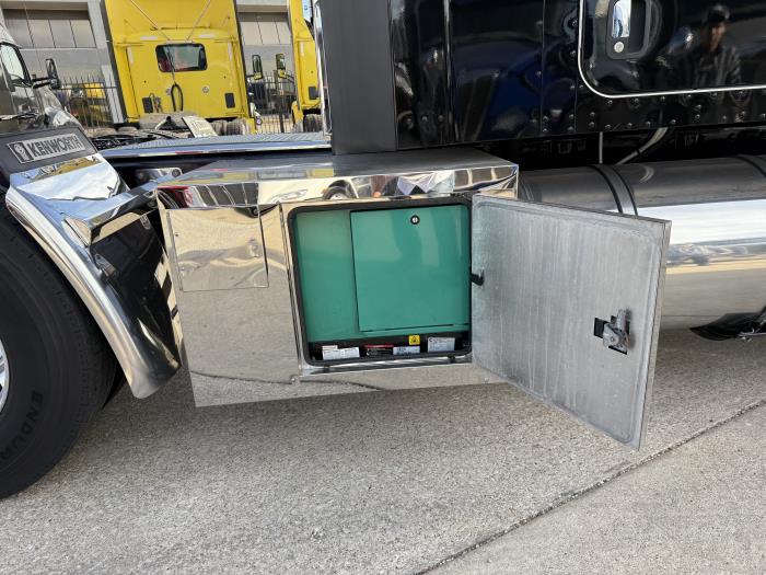 2023 Kenworth W900-41