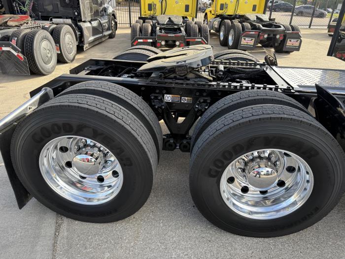 2023 Kenworth W900-43