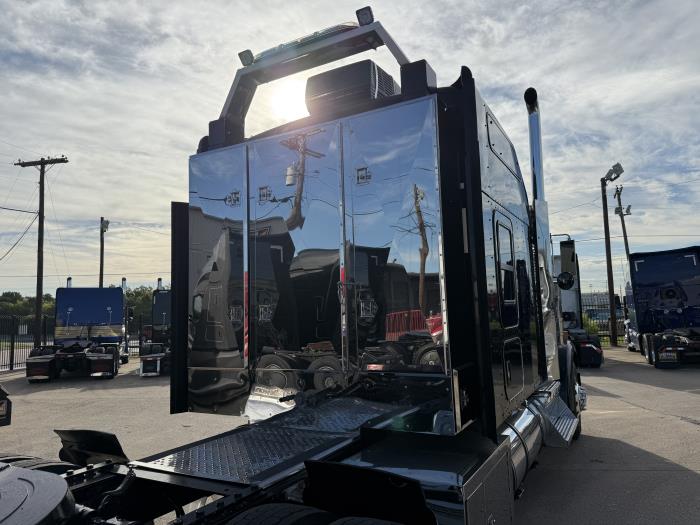 2023 Kenworth W900-44