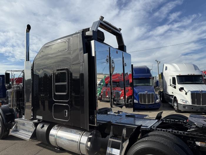 2023 Kenworth W900-47
