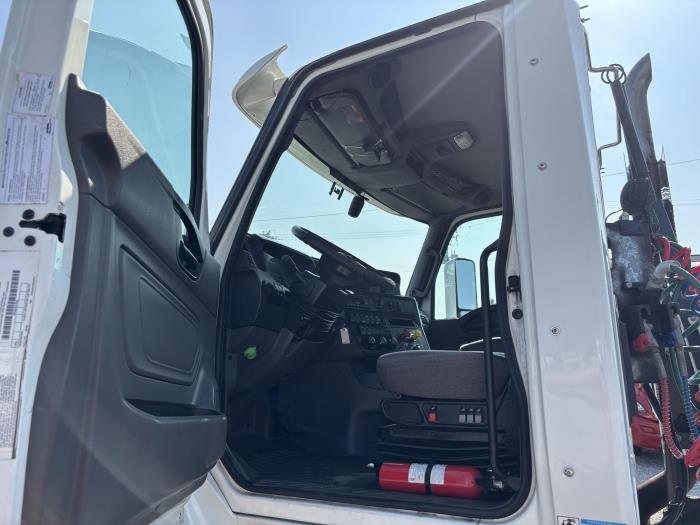 2021 International LT625-12