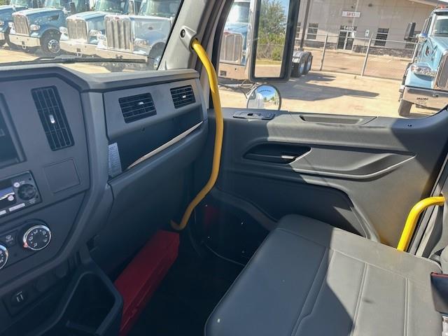 2025 Peterbilt 536-18