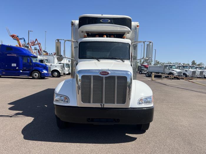 2018 Peterbilt 325-2