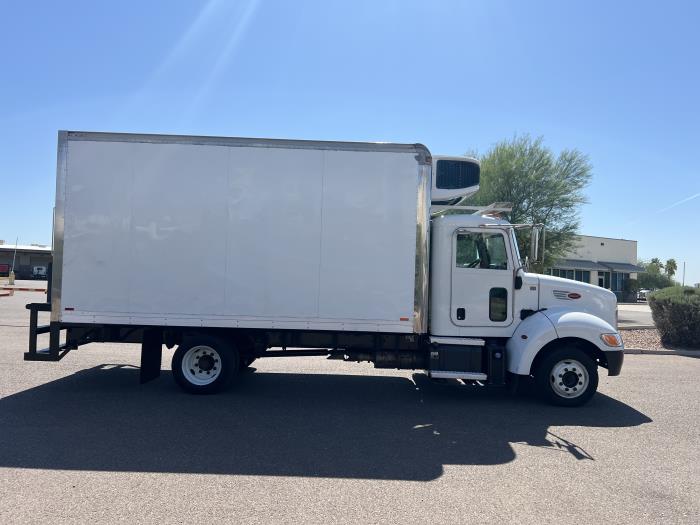 2018 Peterbilt 325-4