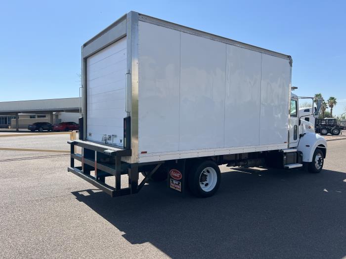 2018 Peterbilt 325-5