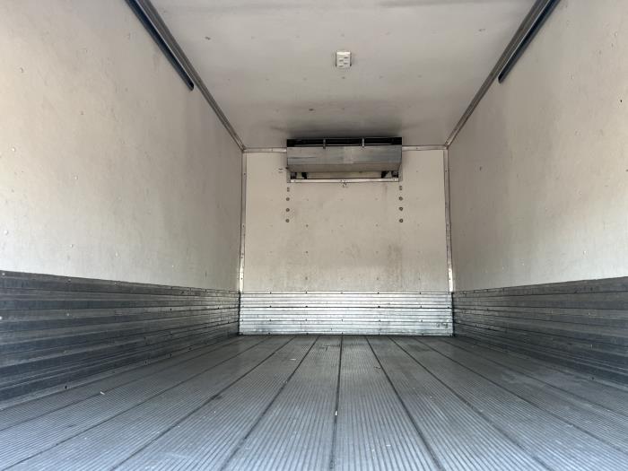 2018 Peterbilt 325-7