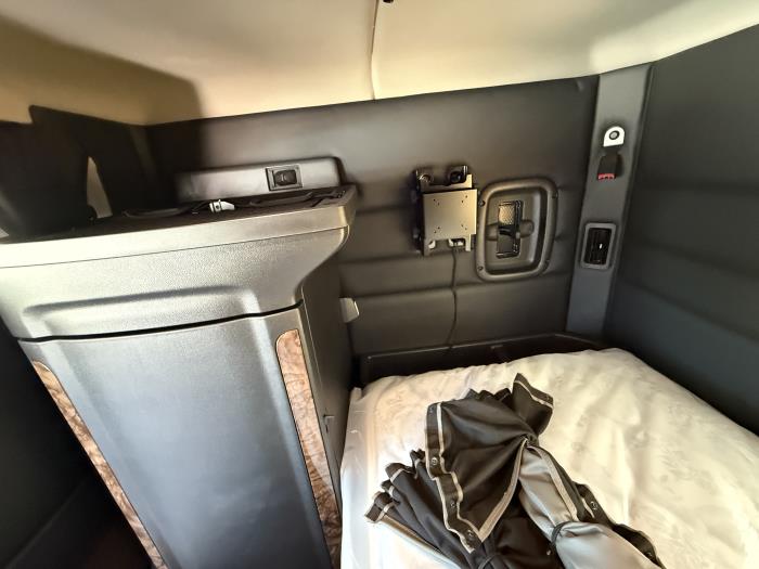 2026 Peterbilt 589-32