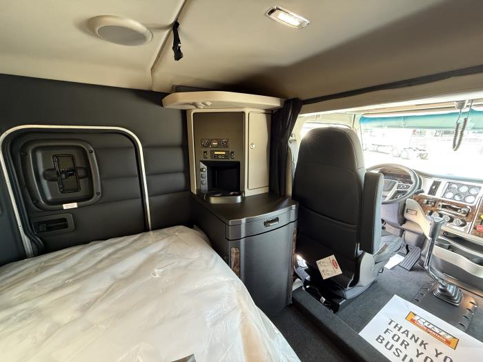 2026 Peterbilt 589-33