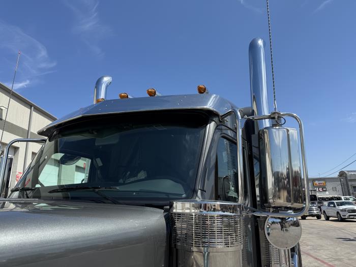 2026 Peterbilt 589-12