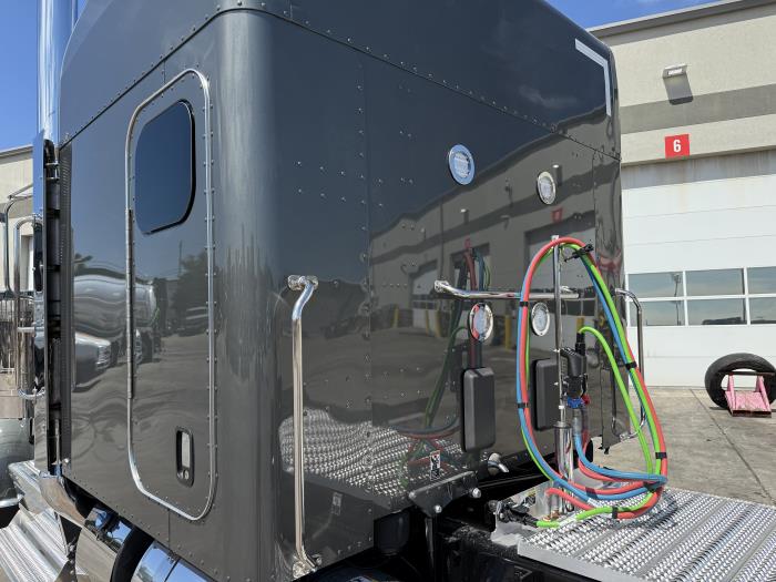 2026 Peterbilt 589-18