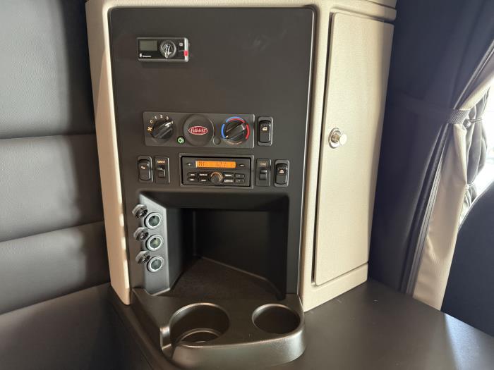 2026 Peterbilt 589-52